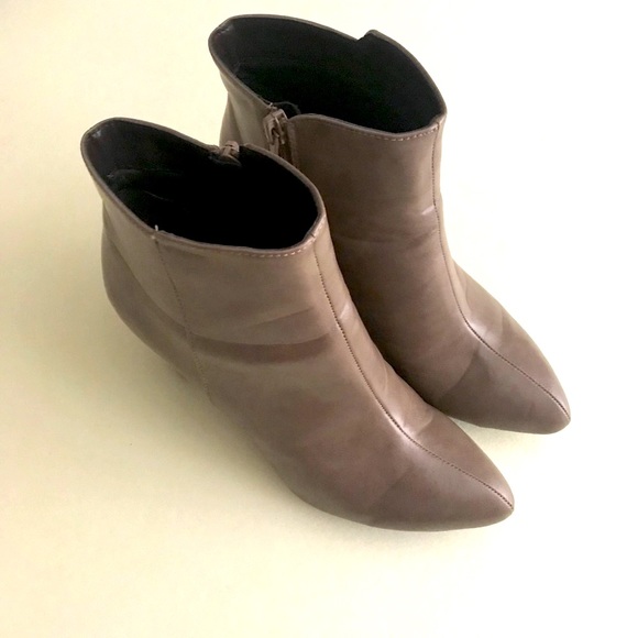 cl by laundry wedge bootie